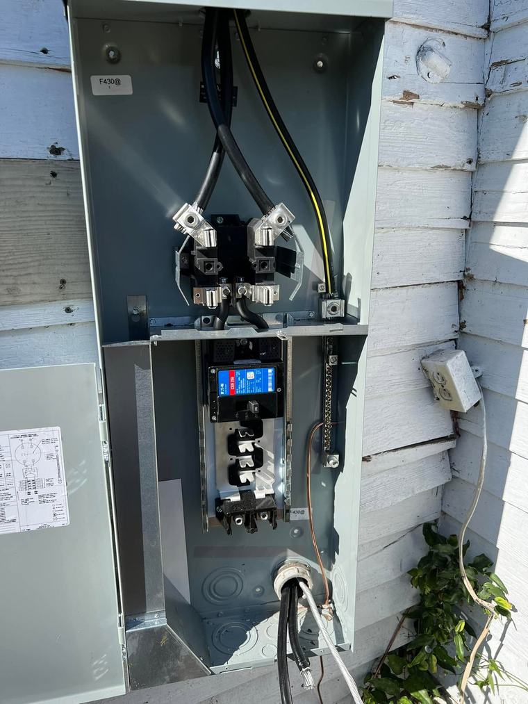Transfer and disconnect gear mounted on a house exterior